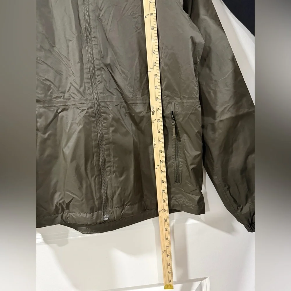 The North Face Men’s Medium Hooded Windbreaker Jacket Dark Green Lightweight Zip